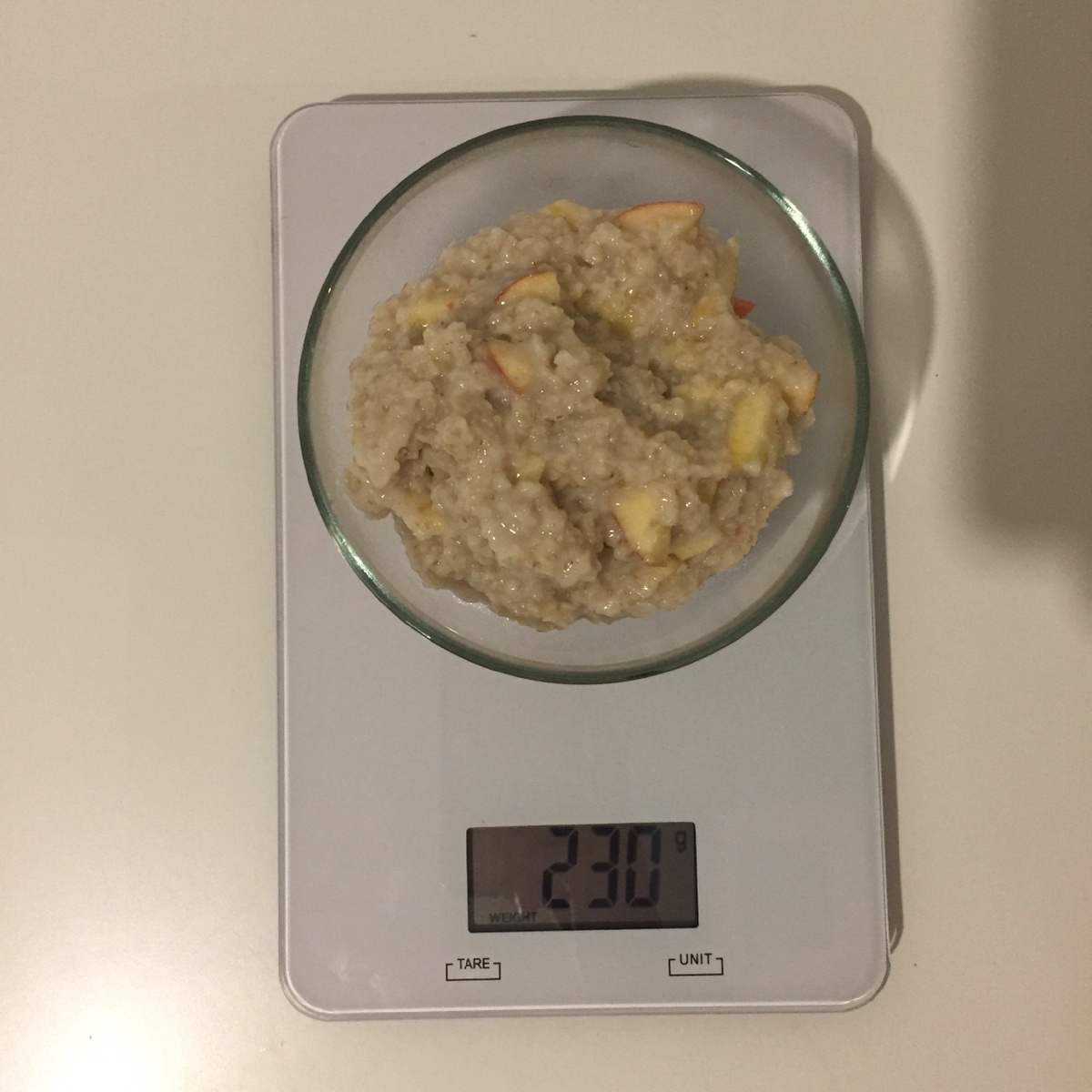 Завтрак: овсянка на воде с яблоками Количество: 230г.