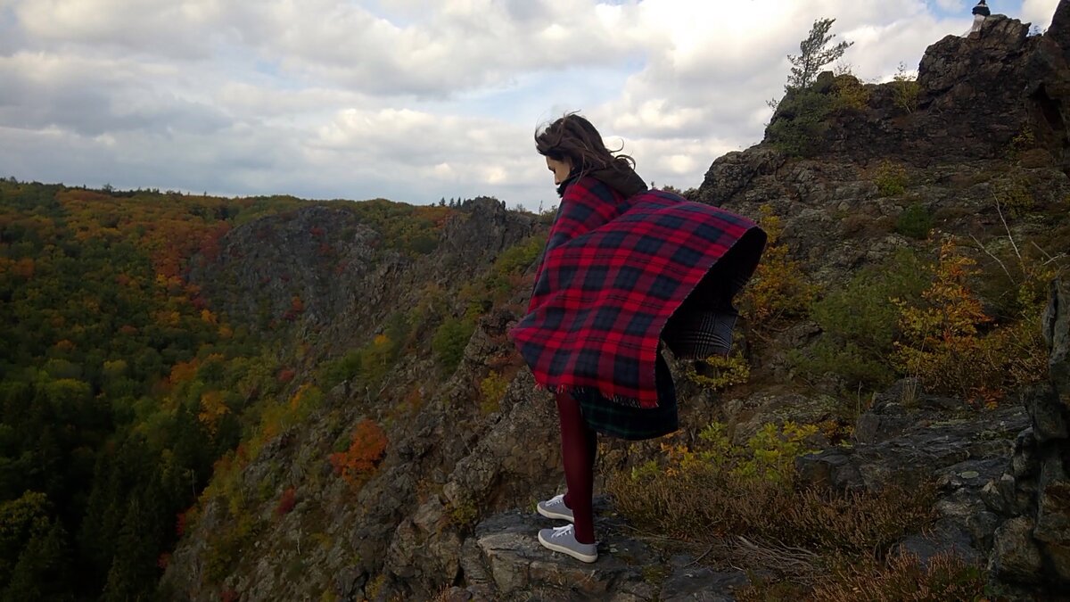 В середине сентября места наливаются красками...