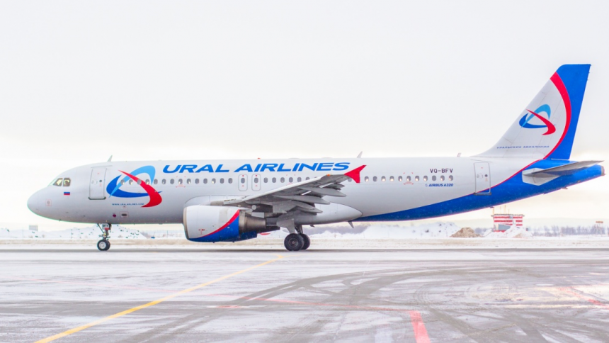 Ural airlines рейсы. Уральские авиалинии Красноярск. Гражданский самолет Уральские авиалинии. Уральские авиалинии Самара. Самолет Уральские авиалинии дочерняя компания.