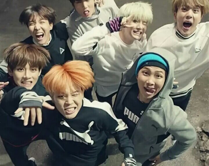 Бтс морды. Смешные бтс. Смешные бтс. Бтс вместе веселые. Мемный мин юнги.