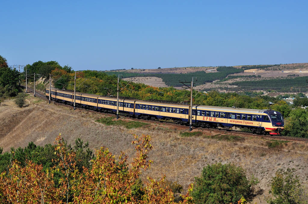 Электропоезд ЭПЛ2Т, единственный новый в Крыму во время Украины, источник фото photosight.ru