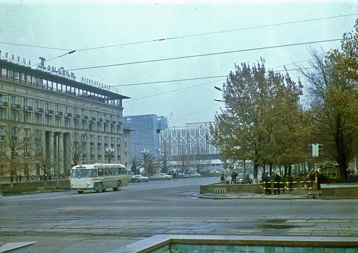 Фото 1971 года. Ташкент 80-х. Советский Ташкент. Музей Ленина гостиница Ташкент. Ташкент в 70-х годах.