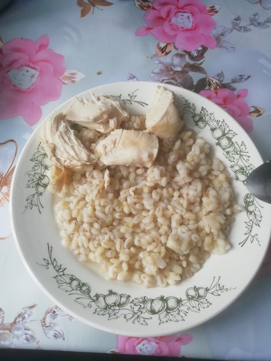 Мой завтрак перловая каша с вареней курицей