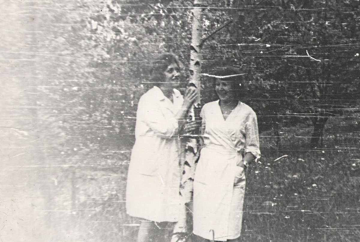 Я справа.