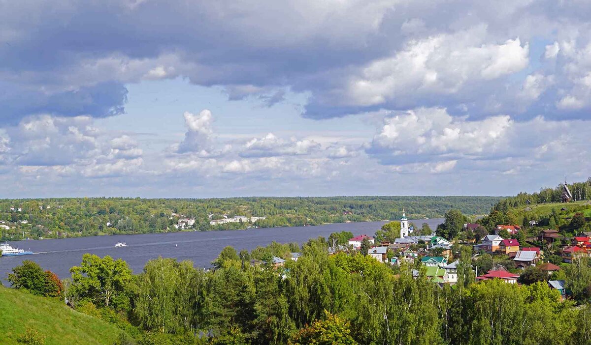 Плёс - живописный город на Волге.
