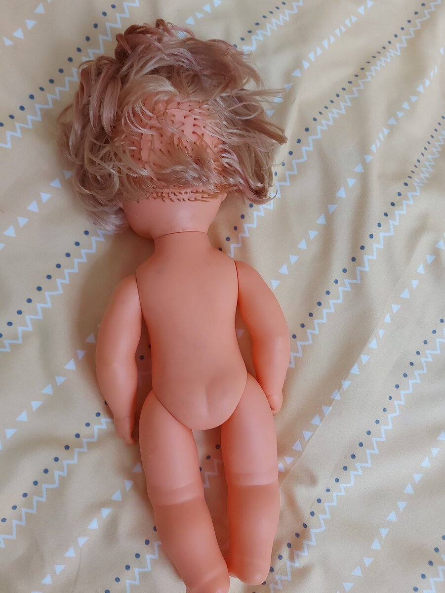 Хорошо видны старания малолетних парикмахеров.