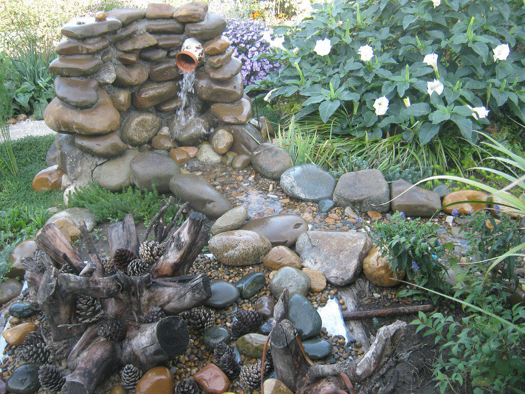 Это фото 2014 г.   Так я начинала строить свою горку с водопадом. 