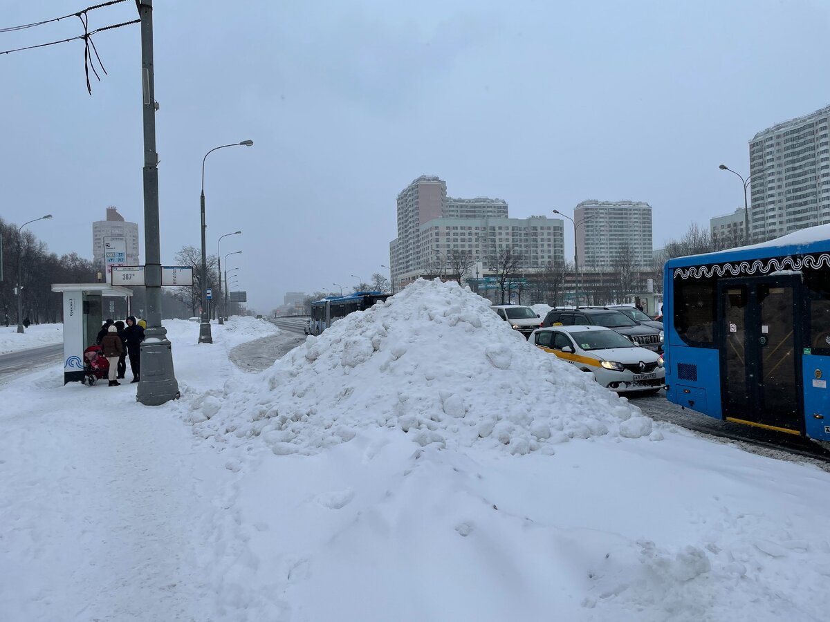 Здесь и далее фото автора. На каждой остановке сегодня такие горы