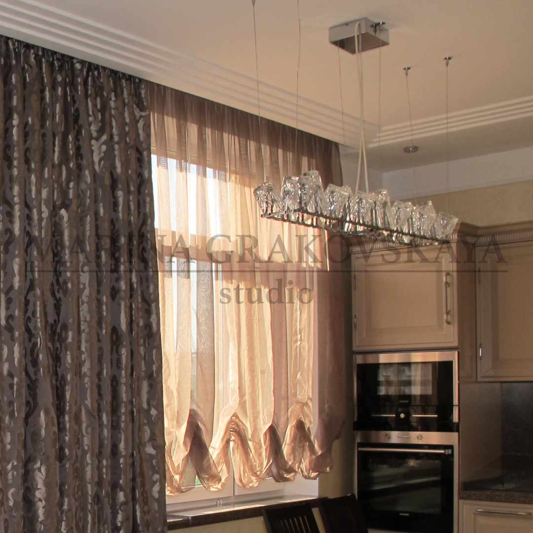 Австрийская штора из полупрозрачного тюля для столовой зоны