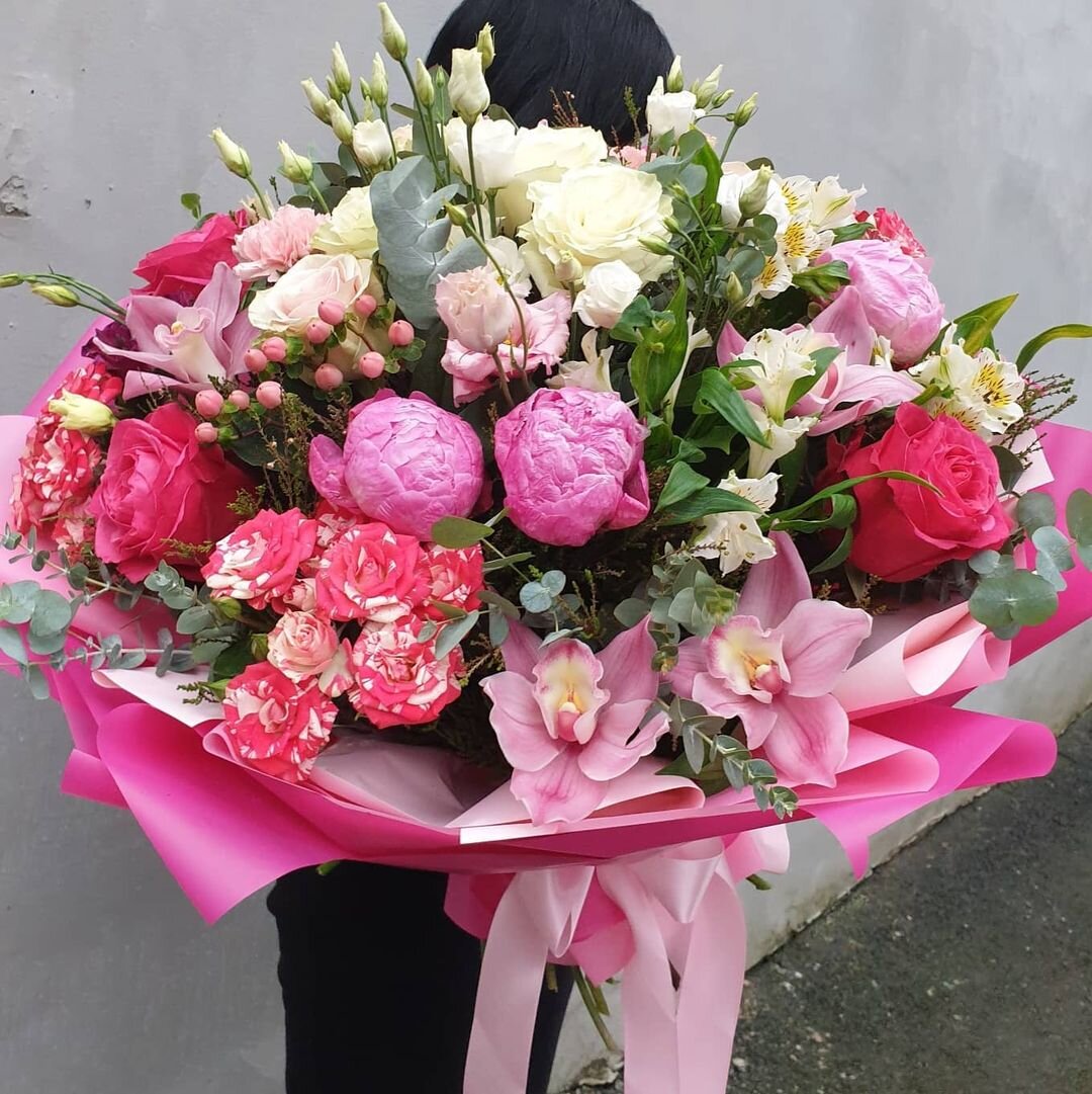 Через сайт www.flowersspb.com /  Позвонить по телефону 953-53-92  /  Через инстаграм (написать в директ) www.instagram.com/flowers.spb.vo  / Через WhatsApp +7-921-953-53-92