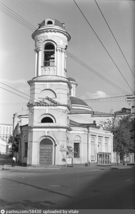 Так храм выглядел в 1983 году.