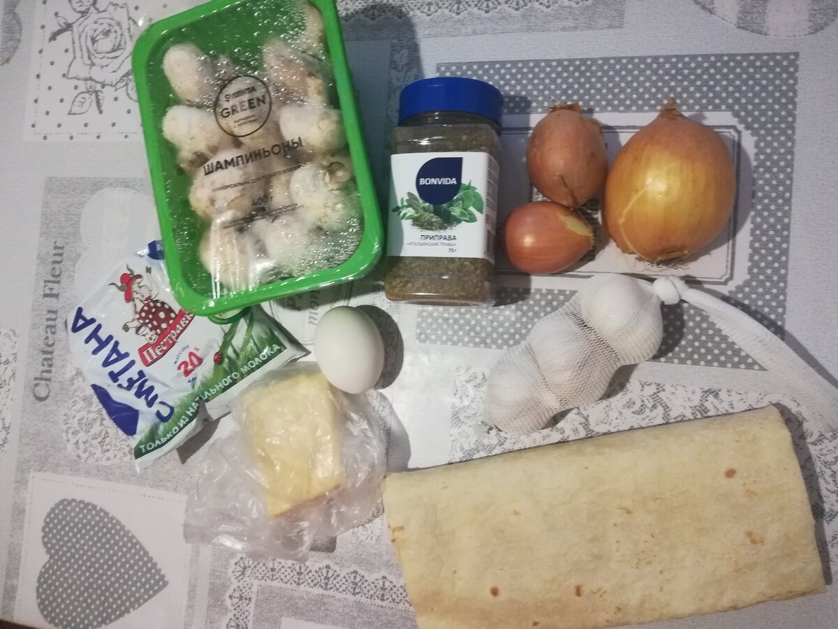 Можно вместо сметаны взять сливки, все ингредиенты берём на глаз. 