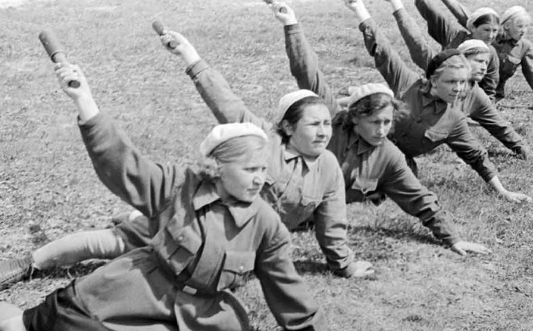 Понравилось на войне. Женщины на войне 1941-1945. Физическая культура в годы ВОВ. Девочки на Великой Отечественной войне. Женщины на фронте.
