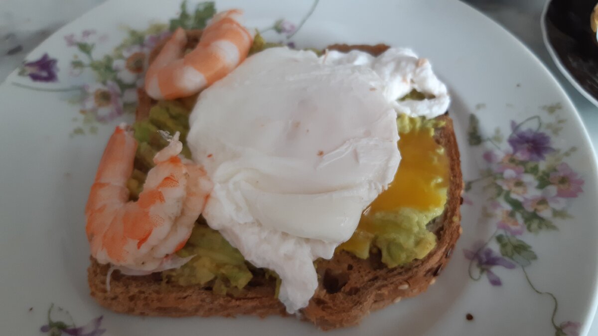 тост с авокадо