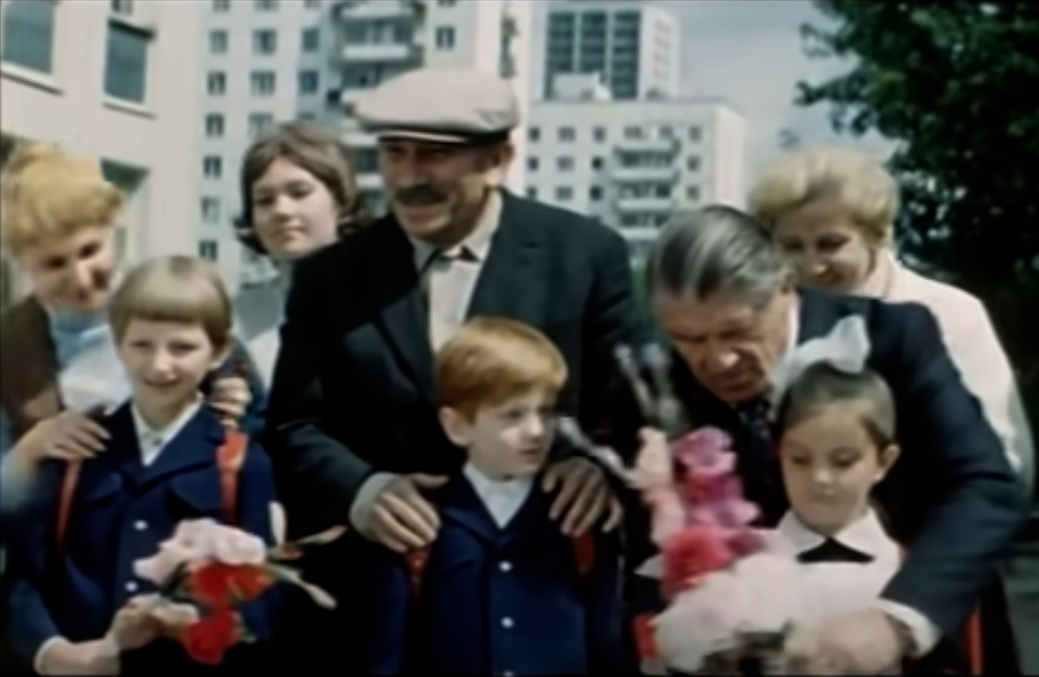 Кадр из фильма "Когда наступает сентябрь..."
