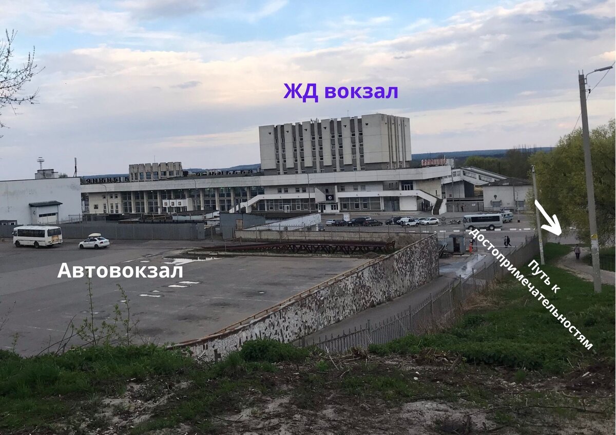 Вид сверху тропинки. Листайте галерею, чтобы увидеть как пройти по карте