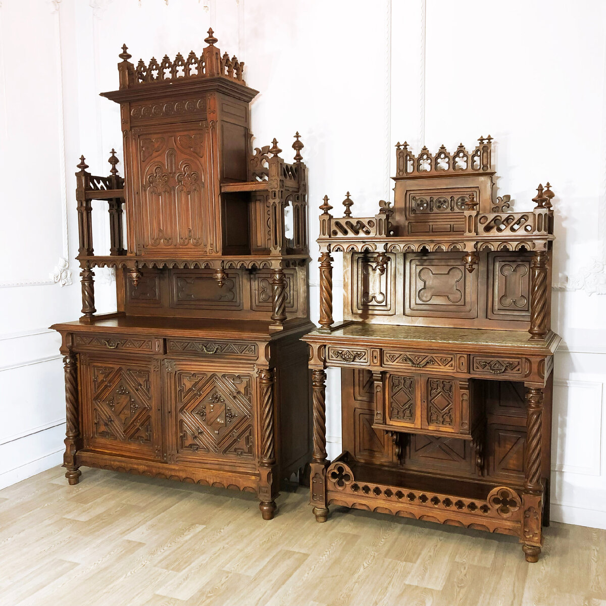 Фото: https://antikbrut.ru/product/bufet-antikvarny-gotika-vtoroi-poloviny/