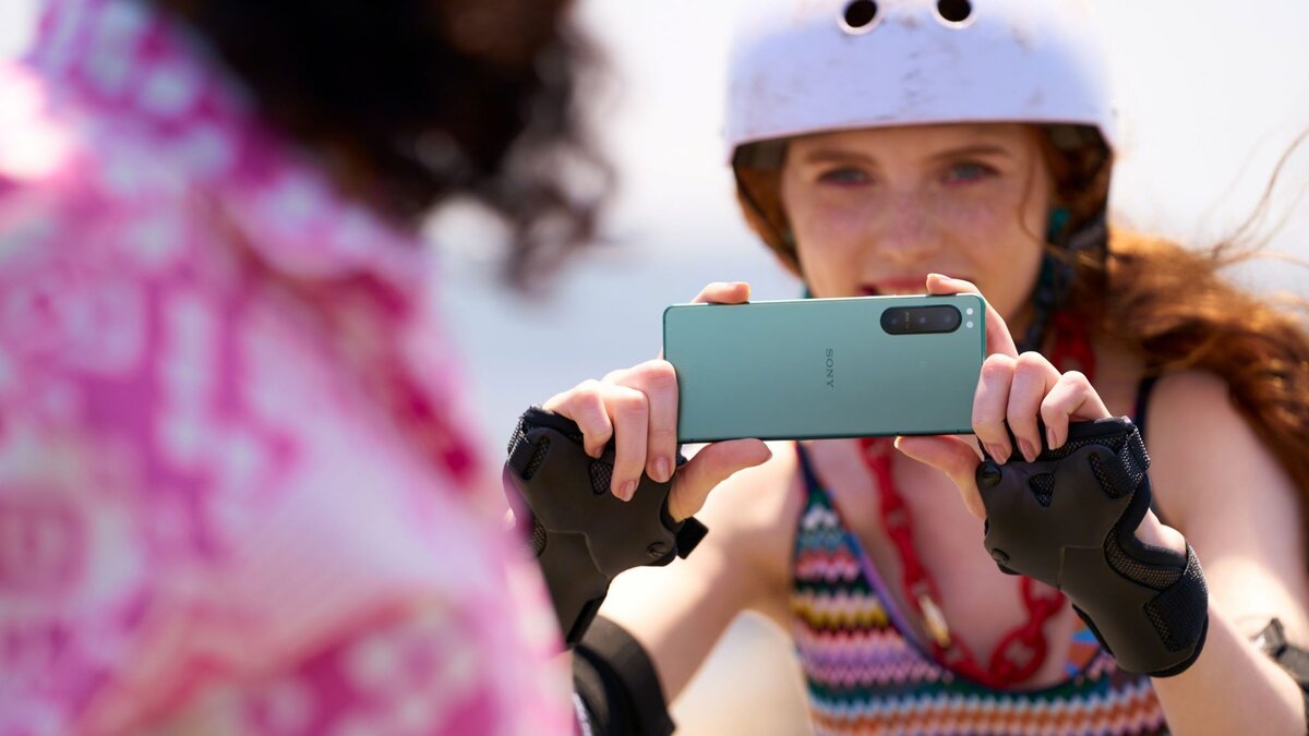 Постер смартфона Sony Xperia 5 IV