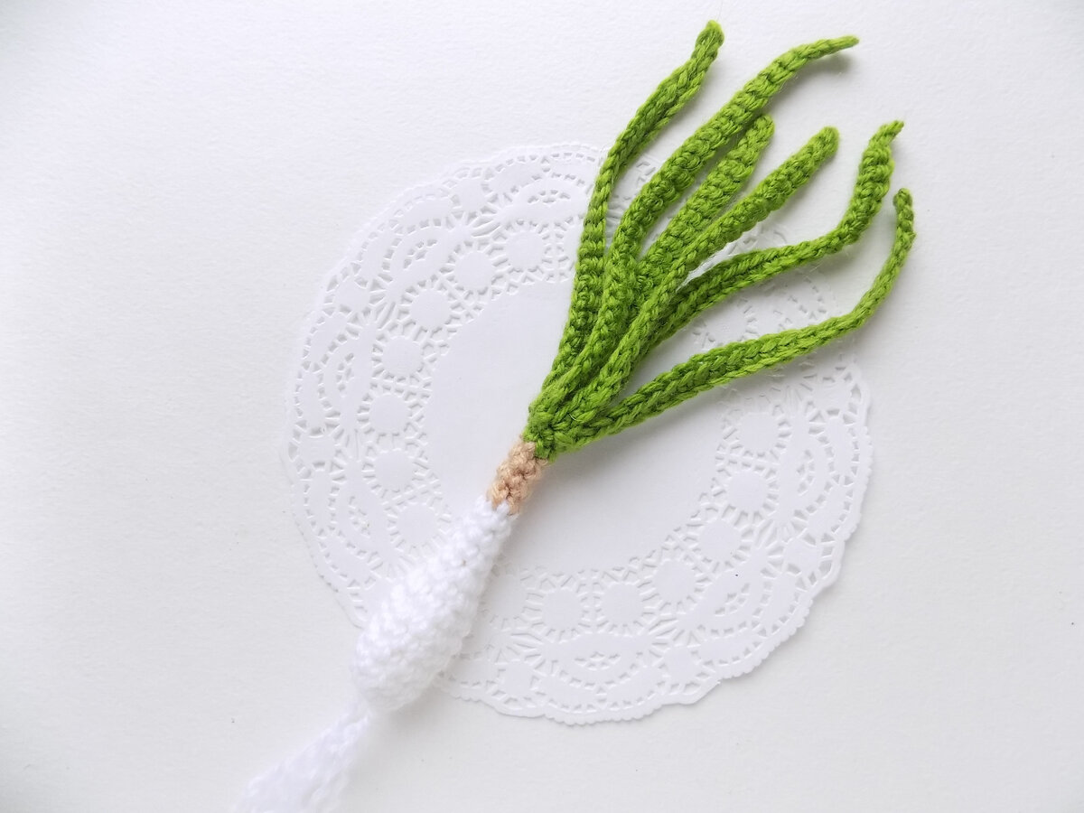 Лук связанный крючком