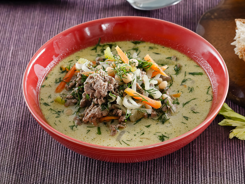 Вкусный супчик на скорую. Супы с фаршем мясным. Зеленый суп. Суп на говяжьем бульоне. Суп с жареным фаршем.