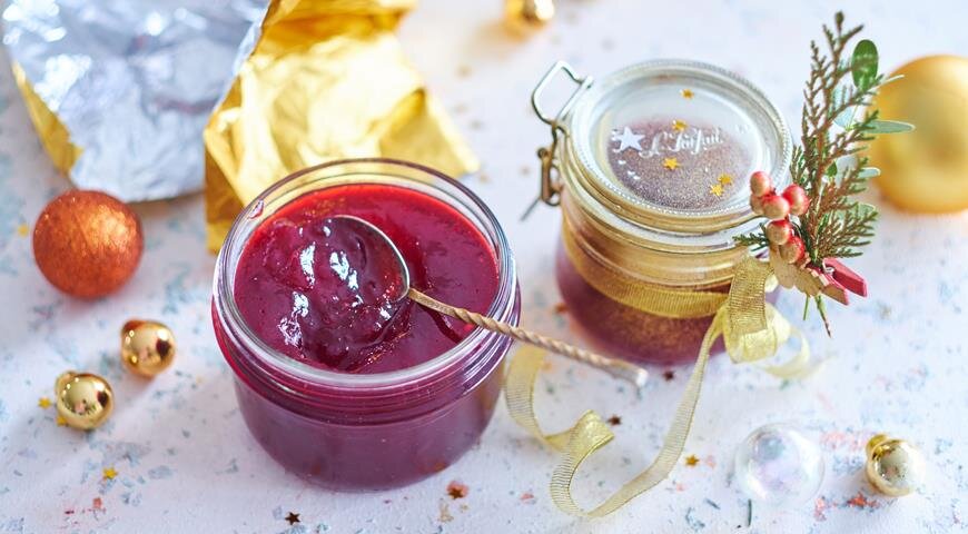 Такое желе можно подать и как самостоятельный десерт, и в составе других сладких блюд. А вообще такое клюквенно-мандариновое желе станет ярким сопровождением  к любому мясному блюду. 
