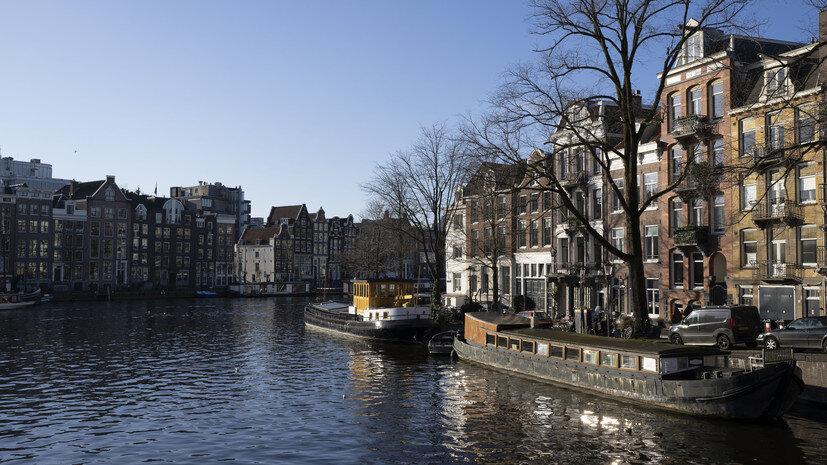   AP Peter Dejong