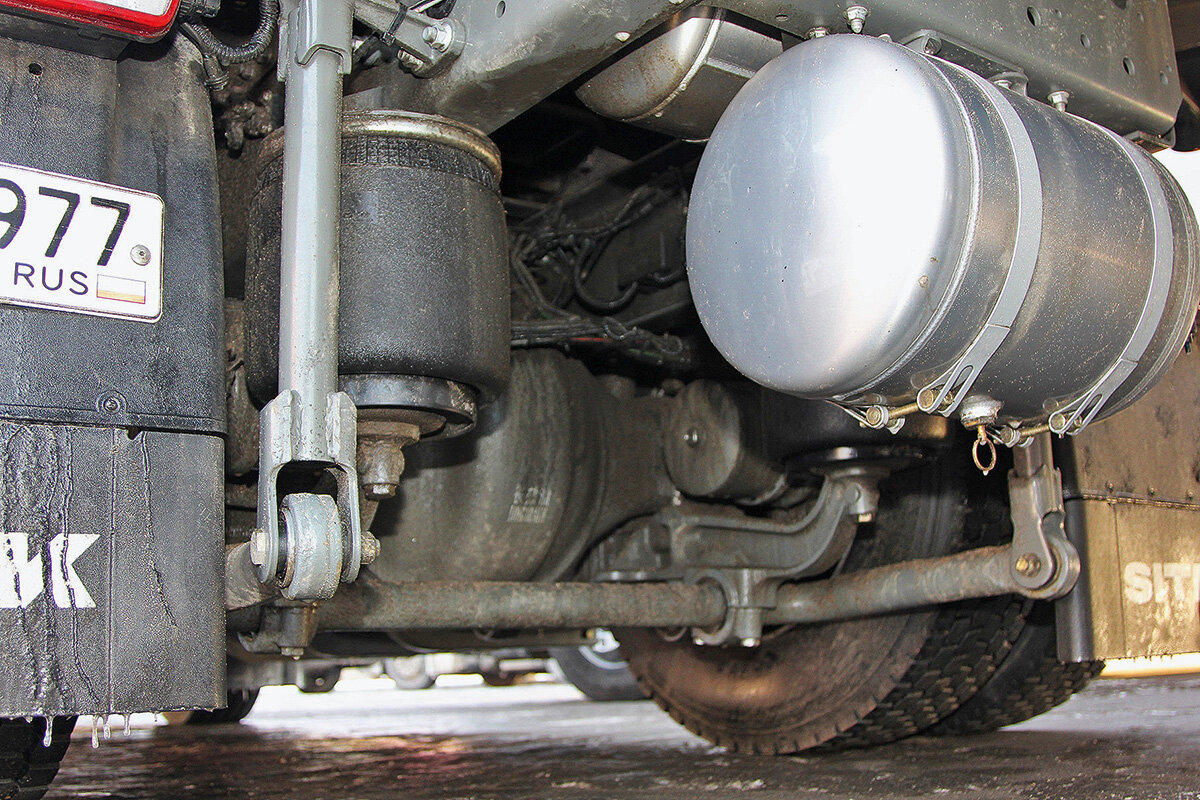    В чем главное отличие китайского тягача Sitrak от немецкого MAN: мнение механиков и водителя