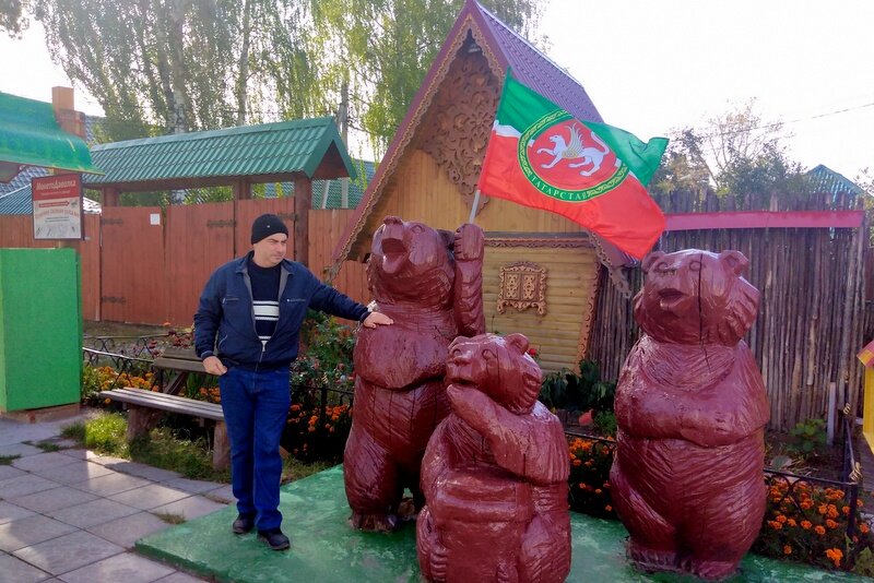 Три медведя в Раифском монастыре Татарстана. Фото моё