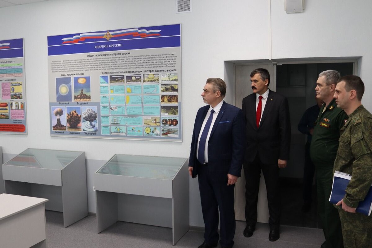    Дмитрий Кулагин и Дмитрий Килеев посетили военный учебный центр при ОГУ Андрей Севостьянов