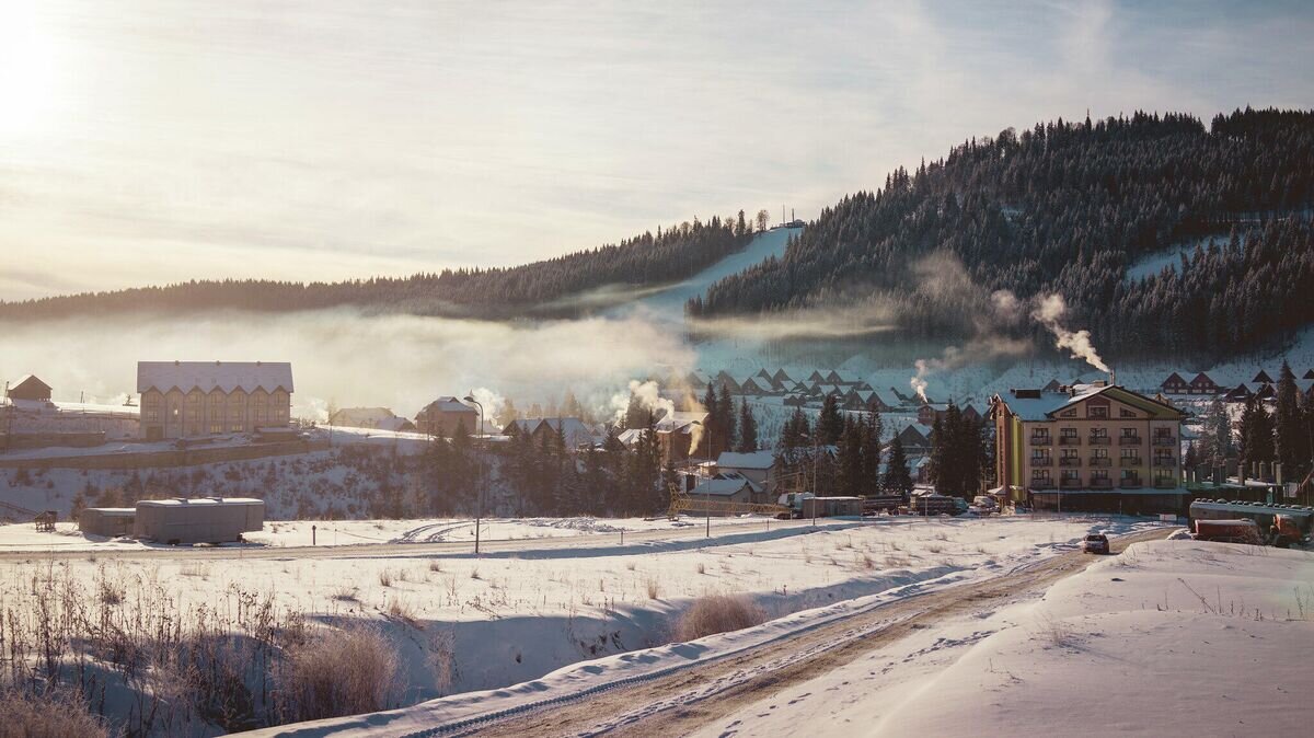    Горнолыжный курорт БуковельCC BY 2.0 / Oleksii Leonov / Bukovel