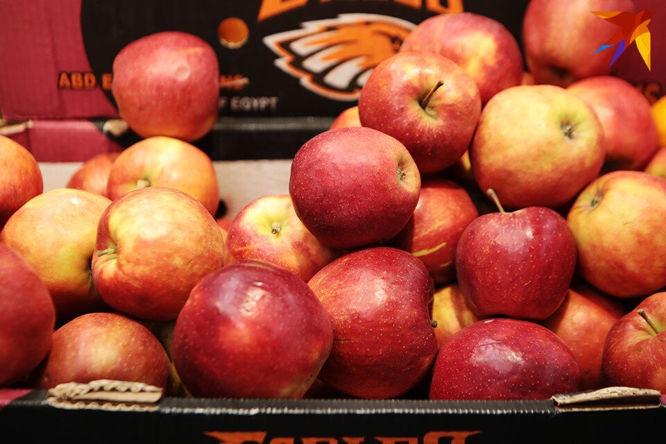     Яблоко - самый доступны фрукт и очень полезный. Юлия Хвощ