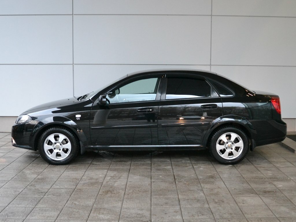 Gentra в черном цвете автоматически делает тебя успешным бизнесменом и увеличивает шансы на секс, правда не всегда с противоположным полом