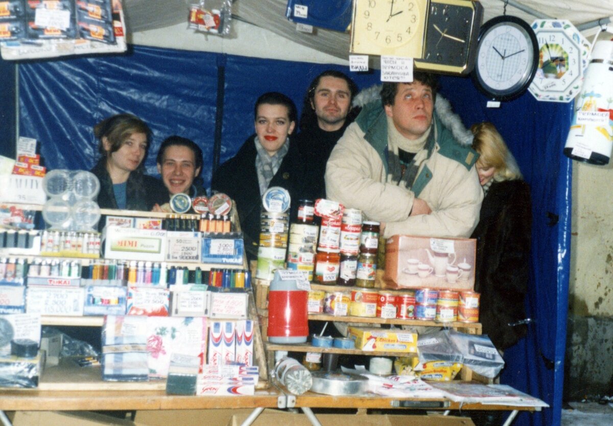 Я с компанией в той самой палатке. Фотографирует ИП Бузунов.