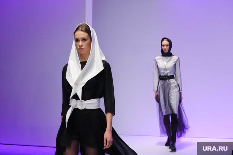    Жители Екатеринбурга не любят ярких цветов и мягких форм в одежде