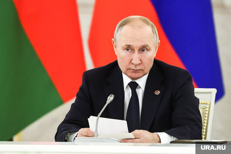    Президент РФ Владимир Путин инициировал процесс подготовки трехлетнего бюджета