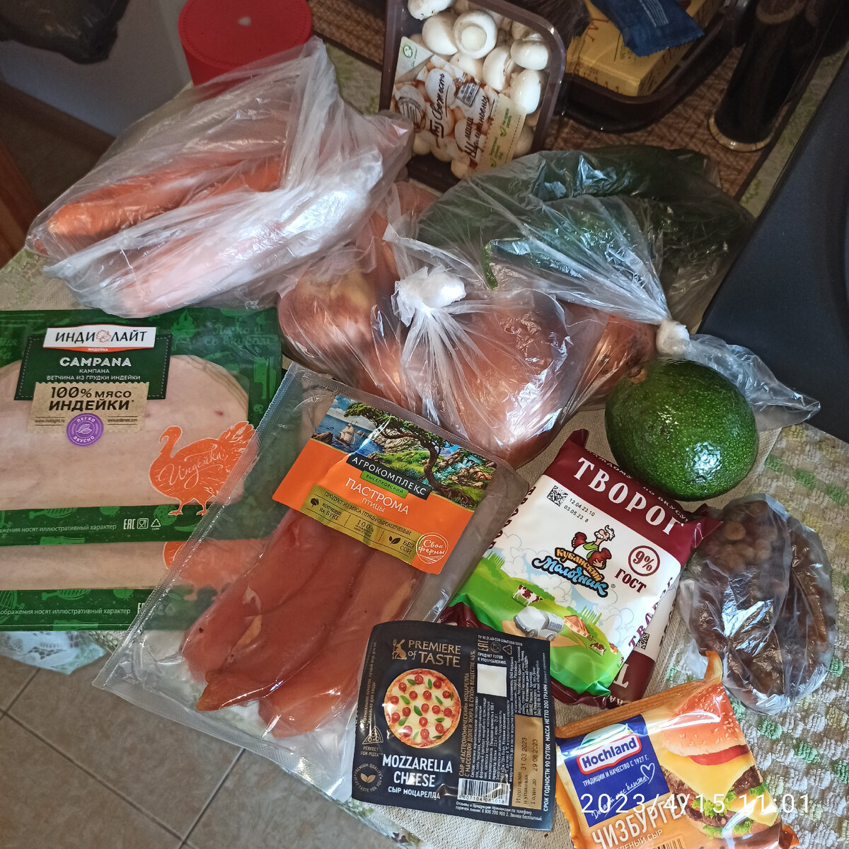 Магнит. Изюм в несбывшейся надежде, что кулич сложится, индейка была по акции, а срок до 7.05, поэтому две🙈 творог только сейчас по фото увидела, что жирнючий, а была уверена что беру 0%😳 это уже старость?😂