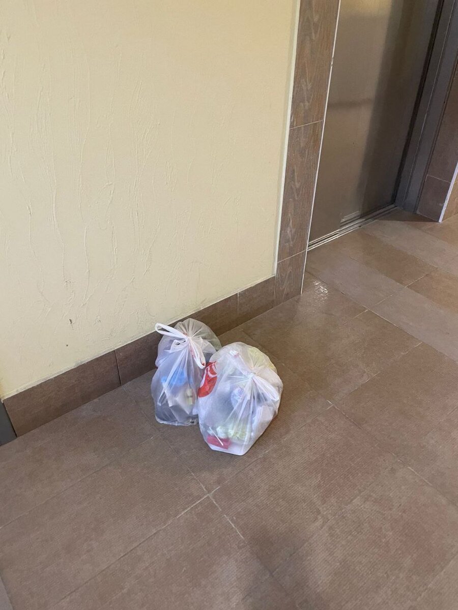 Наверное у тех кто оставил мусор здесь были на это "уважительные причины"?