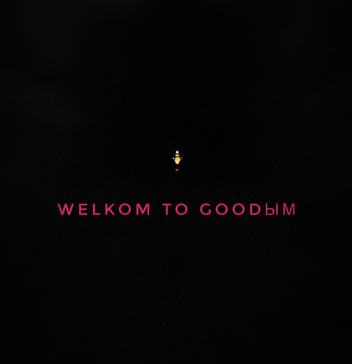 Это я посредине какого-то зала размером с Леруа Мерлен, выдолбленном в горной породе на Чукотке. 