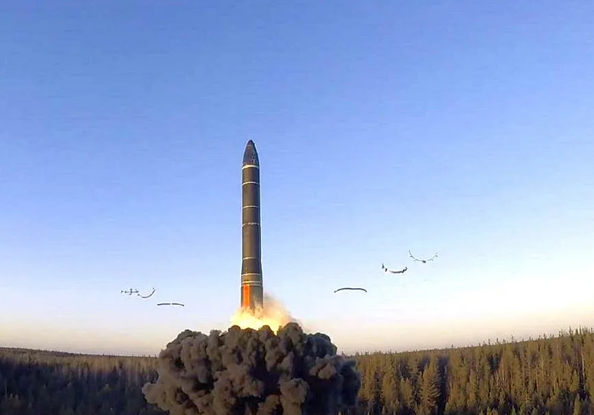 Тренировка ядерного удара. Ярс баллистическая ракета. Космодром Плесецк РВСН. Российская межконтинентальная ракета «Ярс». Пуск Ярс Плесецк.