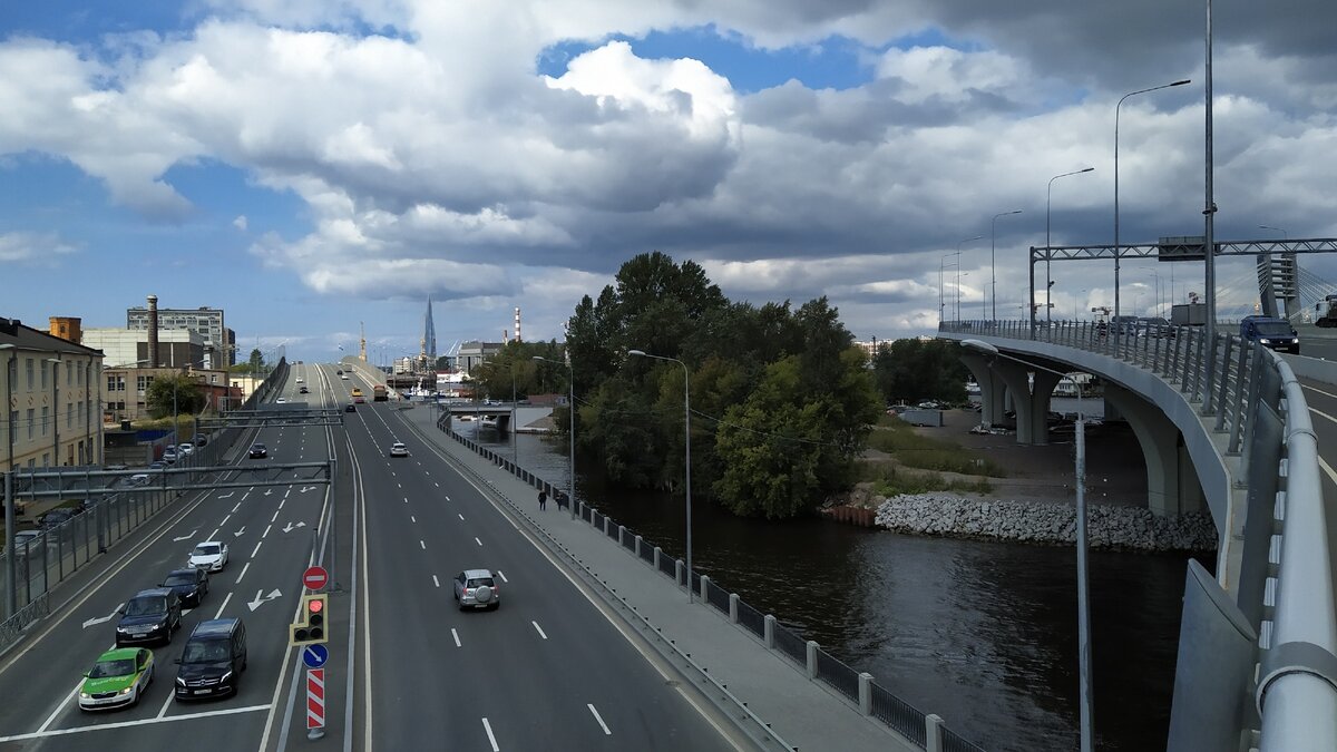 Вид на Серный остров с Моста Бетанкура на Василеостровской стороне