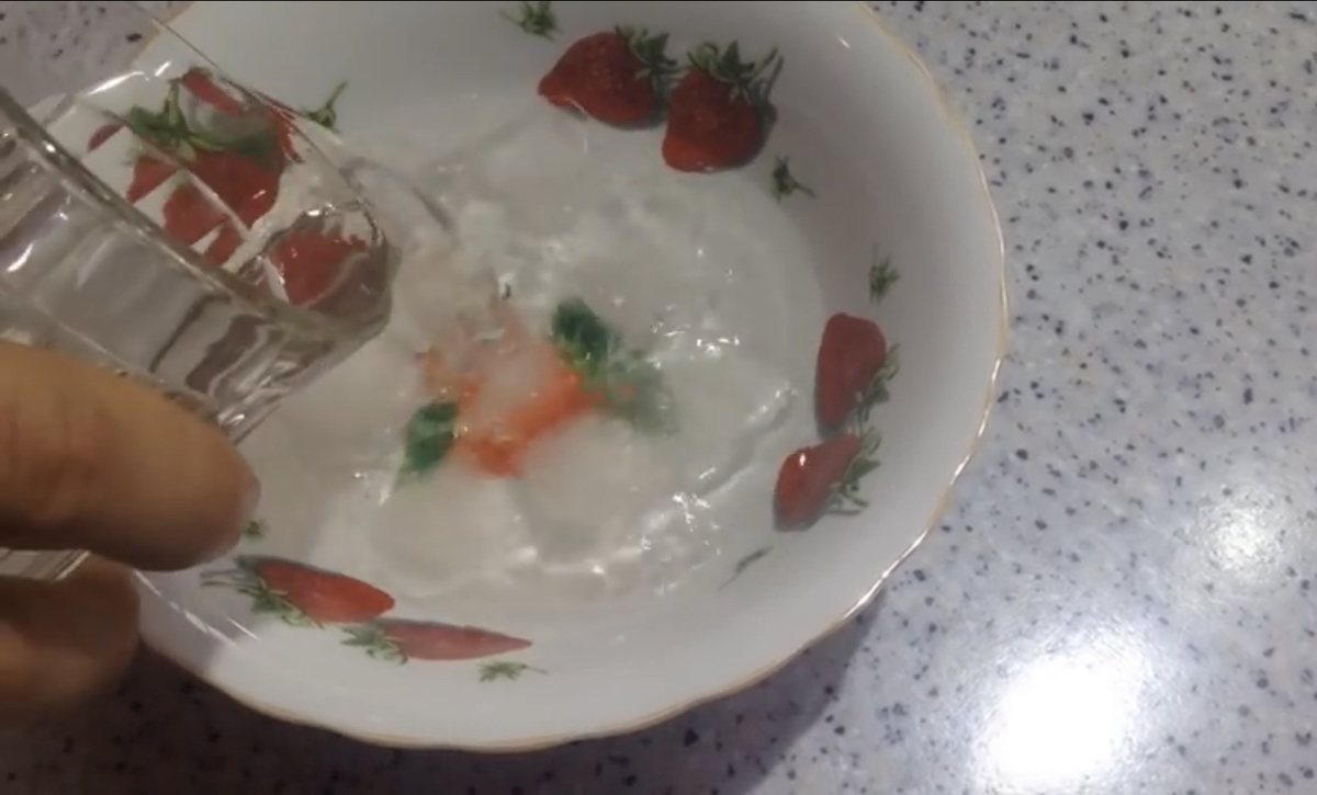 Вода с кусочками льда