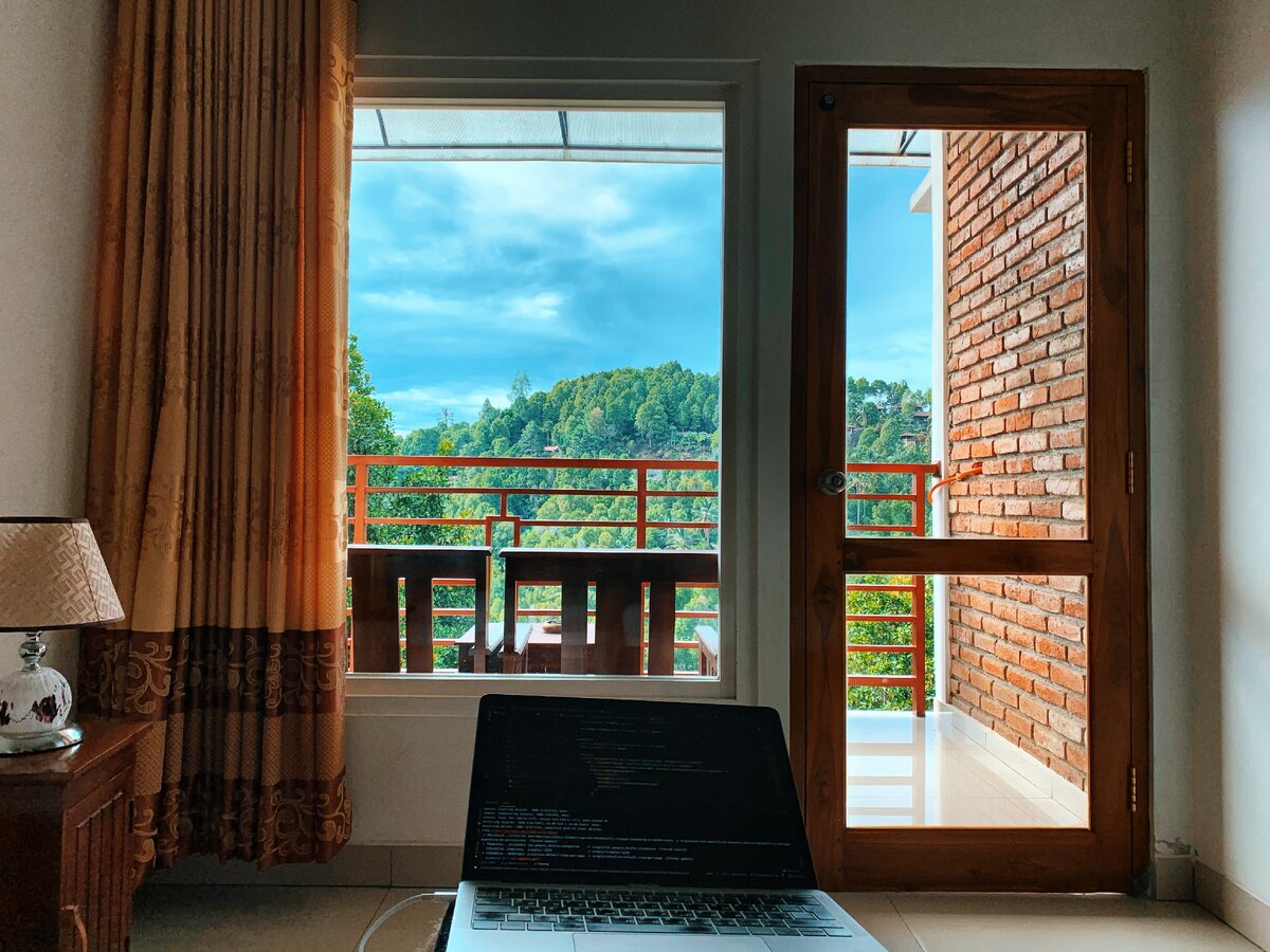 В горах Бали работать намного приятнее, чем в офисе Минска. Просто проверьте.