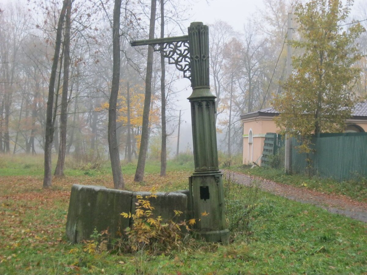 Готический колодец в усадьбе А.Ф. Орлова в Стрельне. Фото: photo.gradpetra.net 