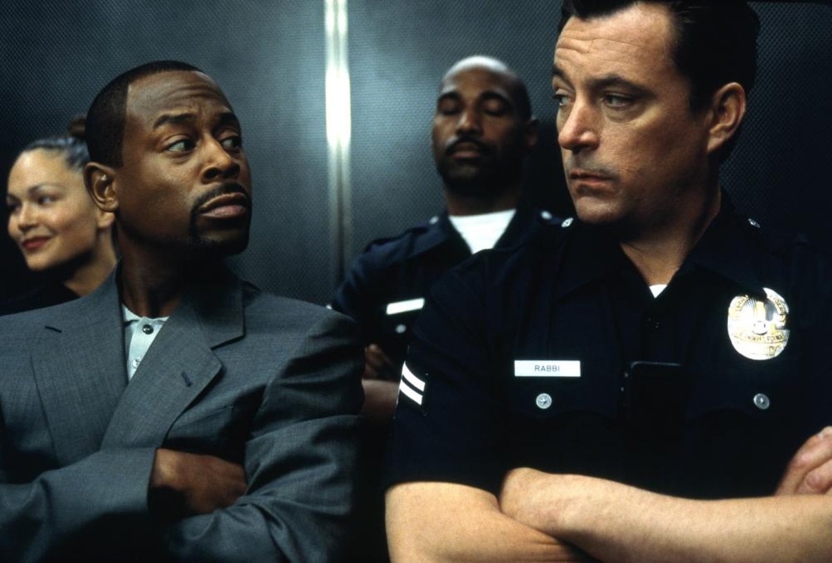  Слоган фильма: «Наши люди в полицию за бриллиантами не ходят»