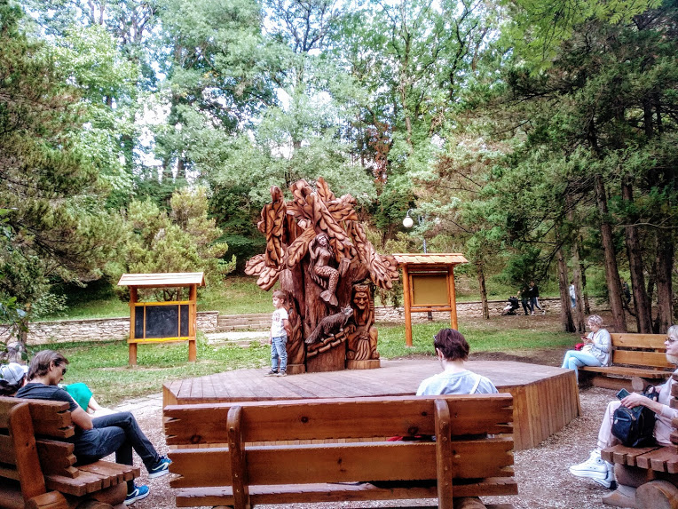 Амиров парк кисловодск. Детская площадка в парке Кисловодска. Детская площадка Лукоморье Кисловодский парк. Кисловодский парк детская площадка. Кисловодск парк Курортный детская площадка.