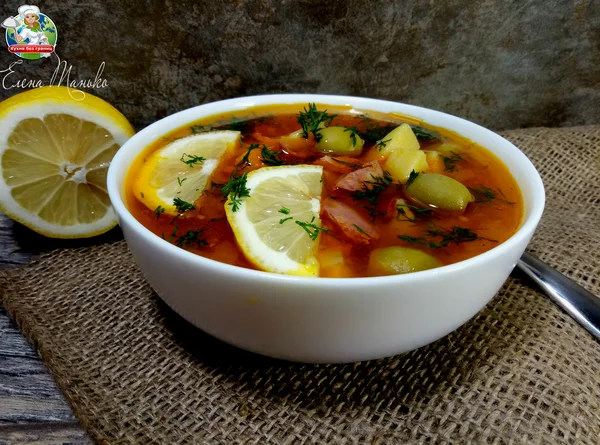 Это наша фирменная семейная солянка. Листайте вправо → → →