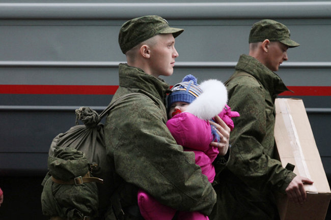 Боевой отпуск. Отпуск военнослужащего. Отпуск у контрактников. Военный в отпуске. Отпуск у военных контрактников.