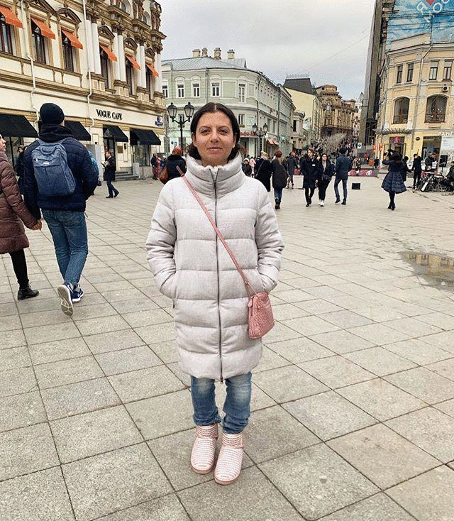 При этом Маргарита признаётся, что не соблюдает режим сна, может заесть пельмени хачапури и совсем не любит и не хочет заниматься спортом. Тем не менее, такая диета дала результат - минус на весах. Но Симноьян понимает, что это не идеальное решение проблемы лишнего веса и не призывает кого бы то ни было следовать её правилам питания. 