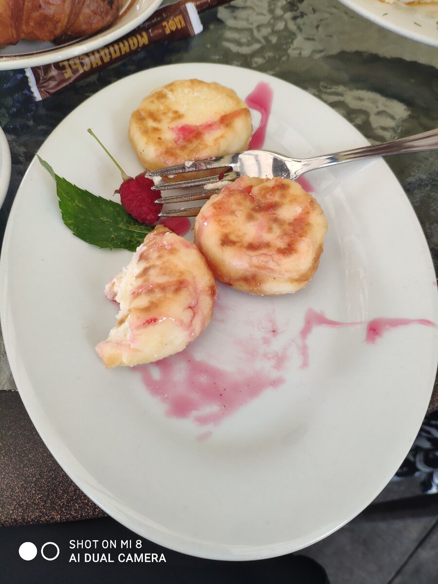 Полили джемом, хотя я просила без всего 