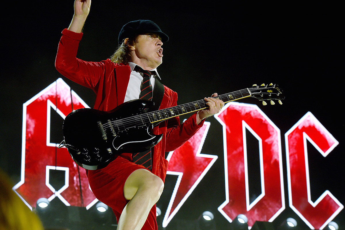 AC/DC группа. Группа AC/DC 2022. AC/DC 80s. AC DC Angus young 1990.